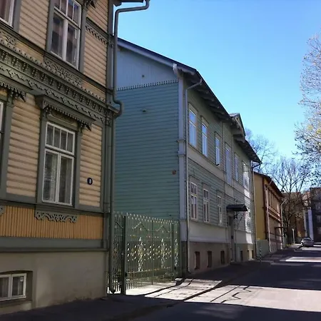 Veerenni Studio, Modern & Central.