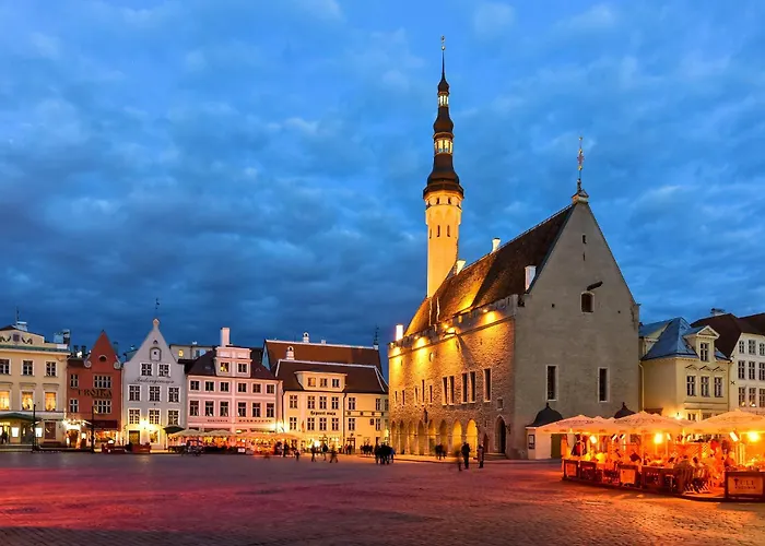 Veerenni Studio, Modern & Central. *