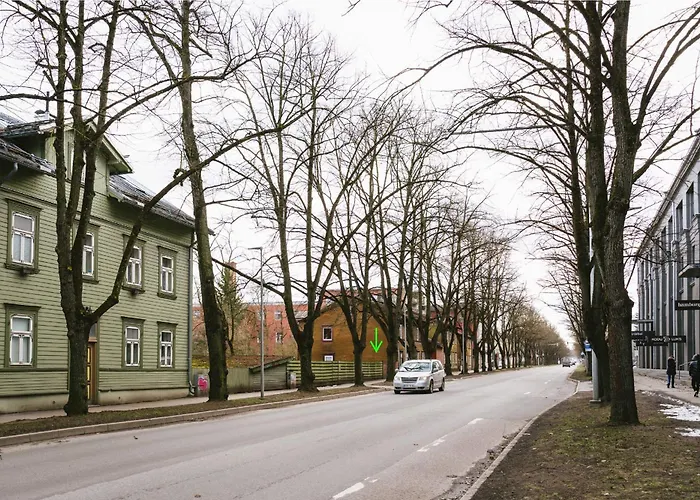 Veerenni Studio, Modern & Central. *