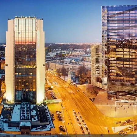 Veerenni Studio, Modern & Central. *